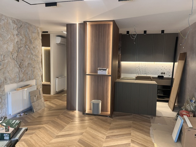 LED rasvjeta u kuhinji s modernim namještajem